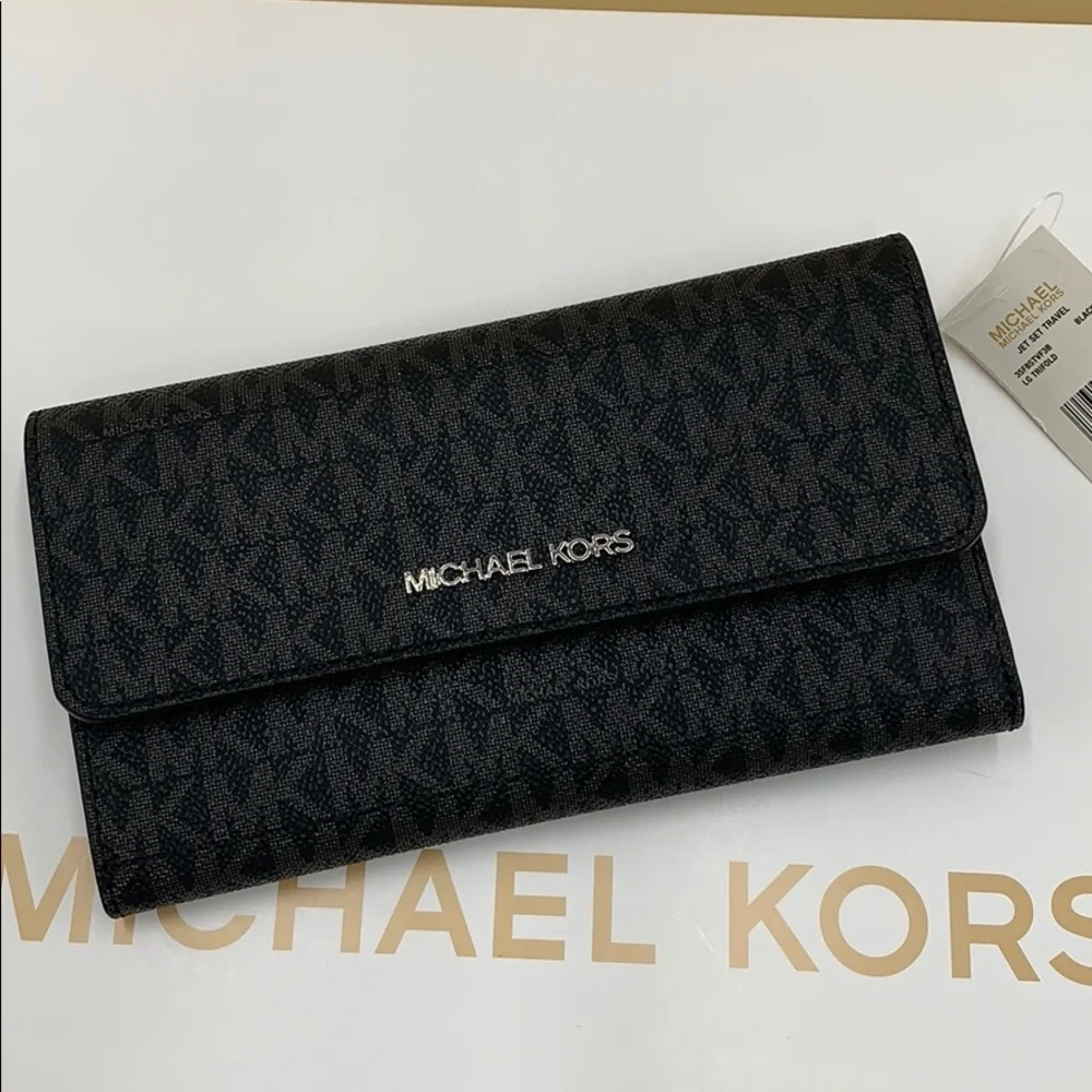 MICHAEL KORS JET SET TRAVEL LG TRIFOLD BLACK